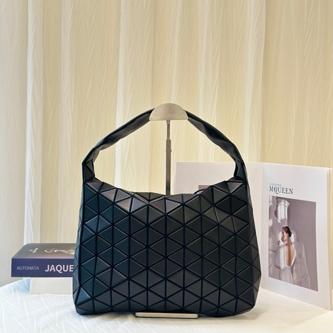 三宅一生ISSEY MIYAKEoval hopo腋下包 25*33*7cm