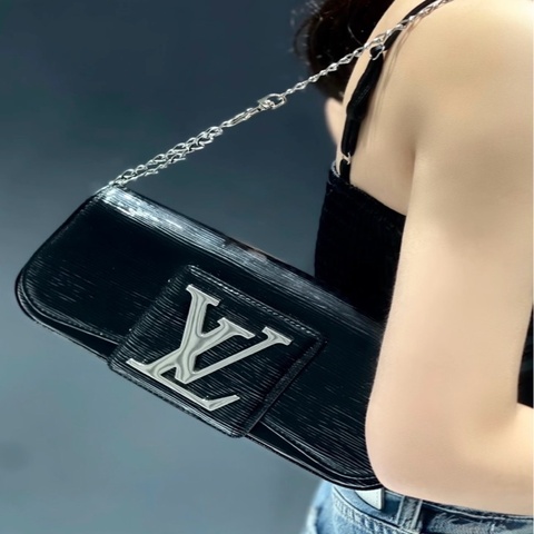 LV/路易威登  黑銀Epi水波紋手拿包