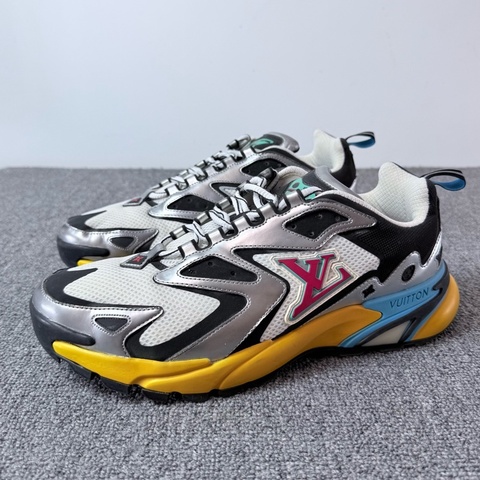 Louis Vuitton 路易威登 LV Runner Tatic銀黑色運動休閒鞋/42碼