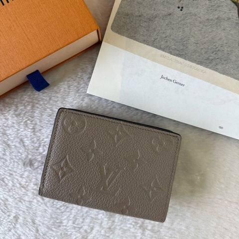 Louis Vuitton Clea Monogram 牛皮壓印拉鍊零錢袋短夾(米色)