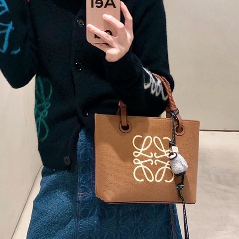 ✨Loewe羅意威｜Anagram菜籃子托特包 焦糖胡桃木 白字大logo｜小號｜99新