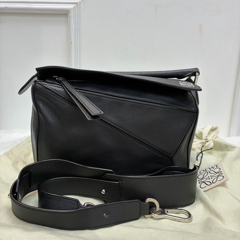 Loewe puzzle bag黑色銀扣
