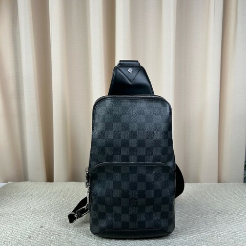 Louis Vuitton Avenue 黑色棋盤格斜背包