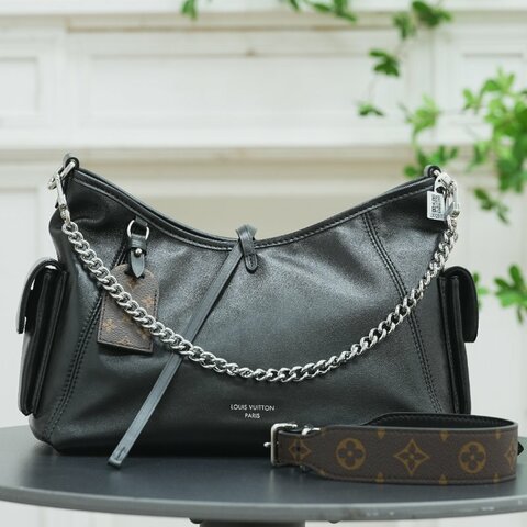 LOUIS VUITTON CarryAll Cargo Vibe PM 小號 M24861 黑色小羊皮斜揹袋｜閒置A級成色