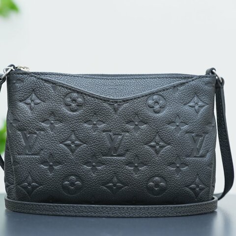 LOUIS VUITTON Pallas Clutch 黑色 Monogram Empreinte 壓紋斜揹袋｜閒置A級成色