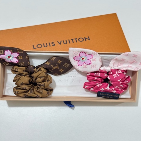 🌸Louis Scrunchie Cherry Blossom 🌸 Japan Limited 🇯🇵