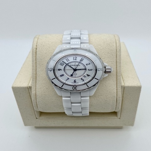 Chanel香奈兒J12系列H0968，單表，表徑33mm，白陶瓷材質，石英動力