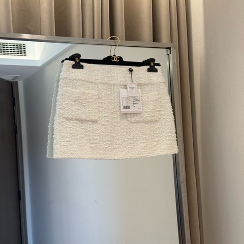 Chanel19年邮轮系列白色粗花呢半裙fr36~~