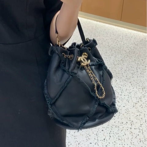 💎Chanel香奈兒｜黑金特別款 流蘇大菱格水桶包｜98新
