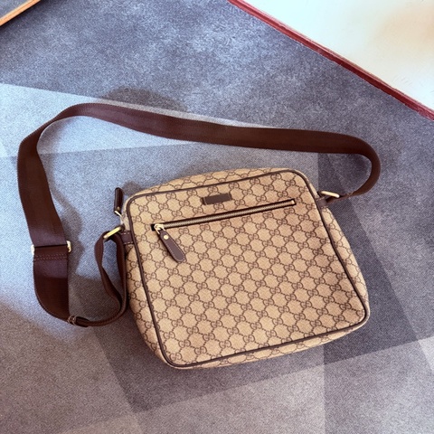 Gucci經典老花郵差包