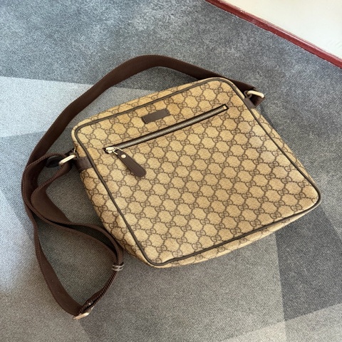 Gucci經典老花郵差包