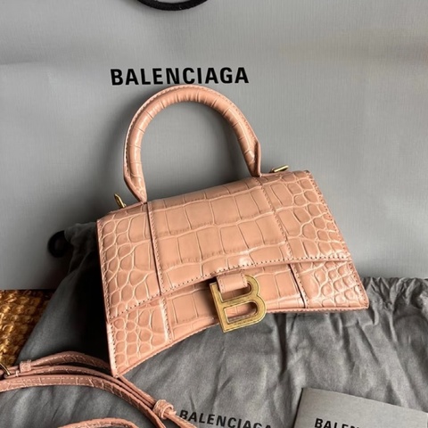 ✨Balenciaga巴黎世家｜粉色鰐魚壓紋牛皮金扣沙漏包xs號｜98新