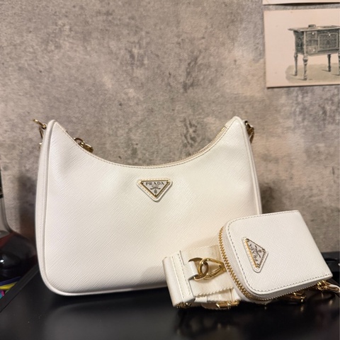 PRADA Re-Edition 2005 Saffiano Leather Bag 白色十字紋牛皮三合一肩背／斜背包