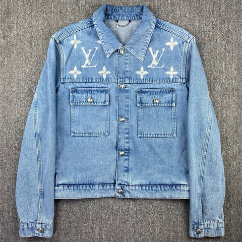 Louis Vuitton 路易威登 25新款牛仔外套 尺碼52 成色99新 。