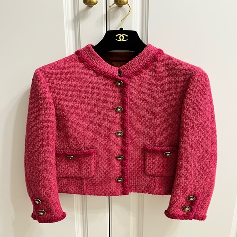 CHANEL 香奈兒《全新全配》24A 高級手工坊系列 桃紅斜紋軟呢外套 36號 秀款