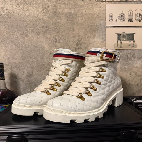 GUCCI Sylvie Web 白色菱格小牛皮厚底綁帶短靴 EU 36.5