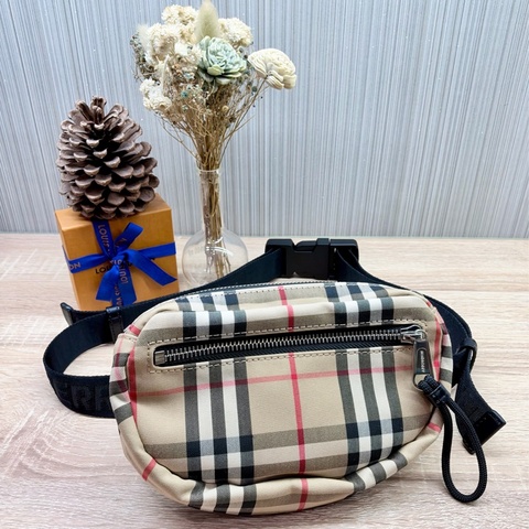 Burberry 80144201 經典格紋帆布拉鏈腰包胸包