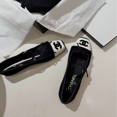 Chanel香奈兒26K熊貓拼色麂皮瑪麗珍鞋