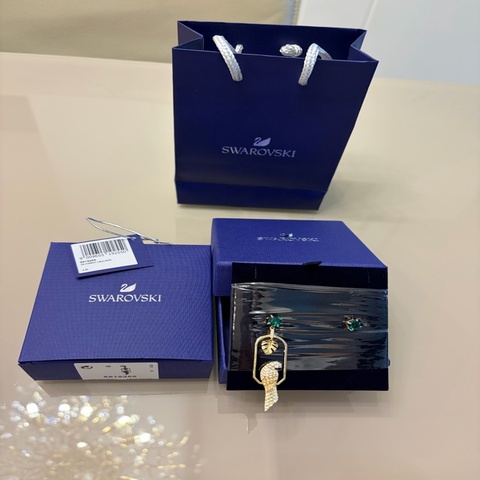 Swarovski 耳針式鸚鵡耳環