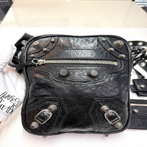 Balenciaga巴黎世家Le Cagole黑色油蠟皮機車包