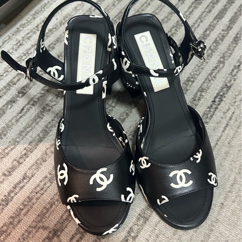 Chanel香奈兒 黑白滿印高跟鞋37.5碼