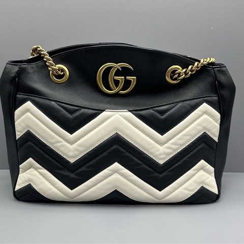 古馳/Gucci GG Marmont馬蒙中號 黑白拼色波浪絎縫鏈條托特