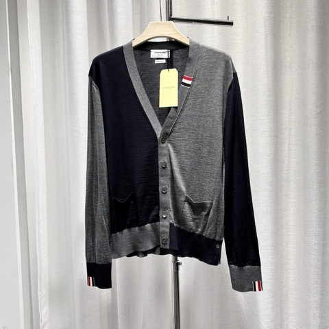 Thom Browne 湯姆布朗 TB 開衫 針織衫 5碼 拼接 紅白黑條紋 排扣 下擺紐扣 羊毛錦綸混紡 黑灰色