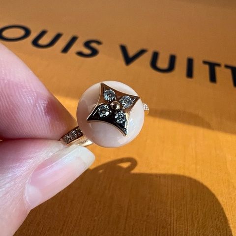 LV 路易威登  粉瑪瑙戒指又稱粉色蛋白石18K玫瑰金 logo印花戒指  尺碼：54號