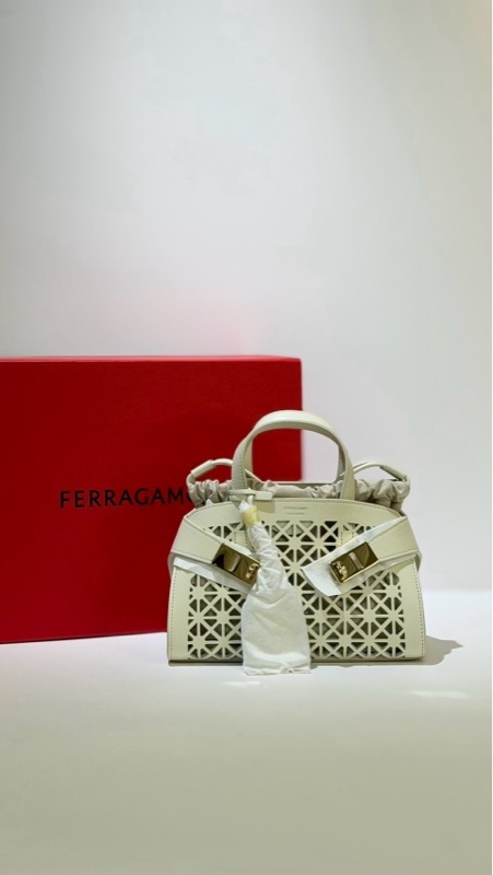 Ferragamo｜HUG SOFT XS