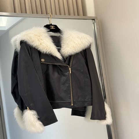 Chanel18年汉堡系列毛毛领皮衣fr40~~