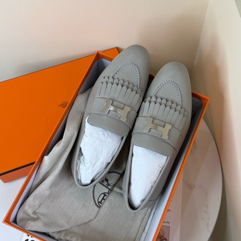 未使用Hermes Royal灰色銀扣流蘇樂福鞋 35.5碼