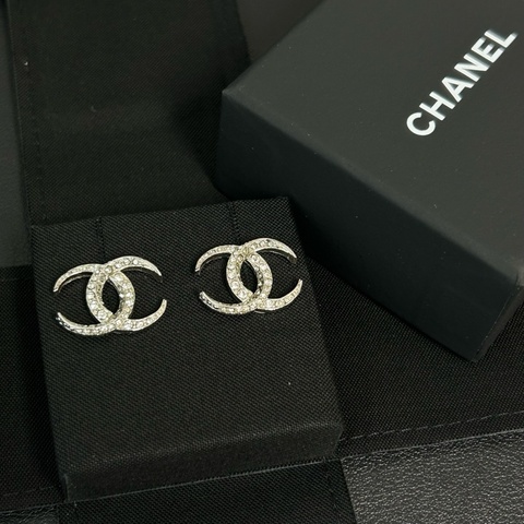香奈兒Chanel 15c銀色月牙雙C滿鑽耳釘