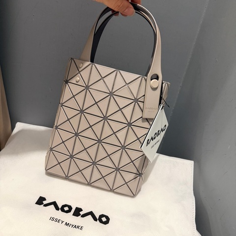 ISSEY MIYAKE BAOBAO 三宅一生 炫彩4x5 磁釦小手提包 灰