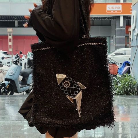 Chanel/香奈兒  秀款限定款黑色粗花呢火箭托特包 單肩包