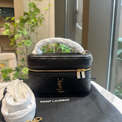 ysl聖羅蘭 mini黑金羊皮盒子包 尺寸18x12x6。