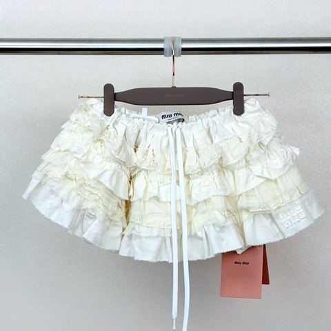 Miu Miu缪缪 米色蕾丝花边徽标破坏流苏蛋糕裙 尺码：36码