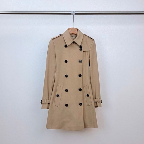 Burberry博柏利 卡其色翻領雙排扣腰帶大衣 尺碼：4碼