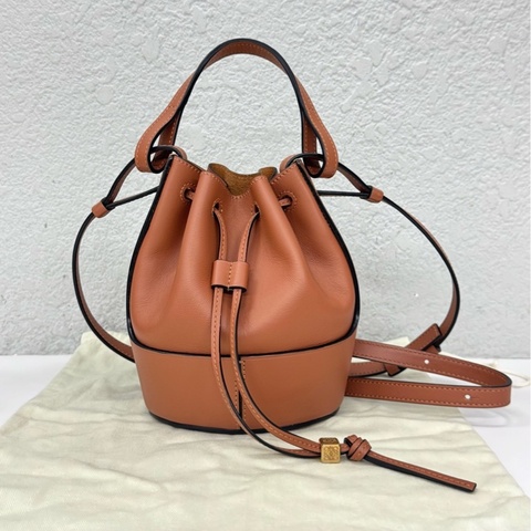 羅意威 Loewe  balloon mini 焦糖色 水桶包 尺寸：14*19cm