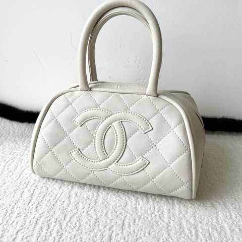 Chanel/香奈兒 白色中古墩墩保齡球 溫柔乖巧的白雪公主顏色 一年四季皆可搭 底長 28cm
