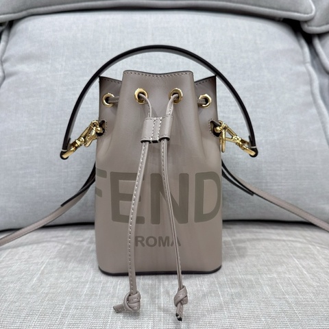 JK國際二手精品✨Fendi奶茶小水桶