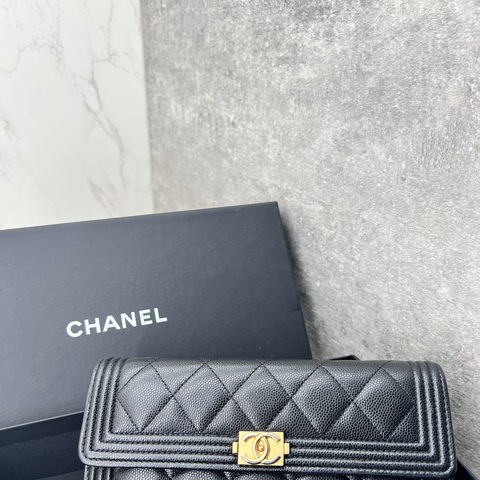 香緹國際精品 CHANEL boy 荔枝牛長夾 保卡31開 1393