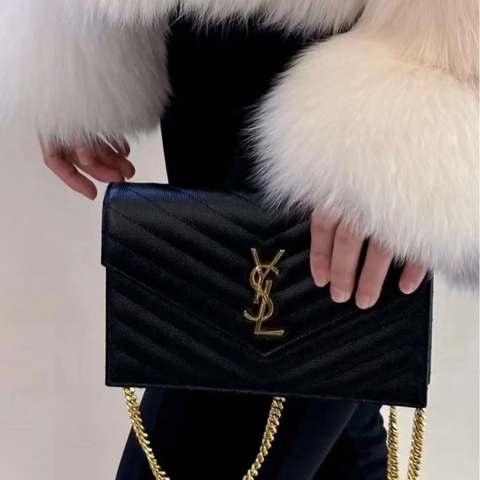 YSL 黑色牛皮金扣V紋信封包