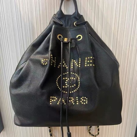 Chanel 黑金鉚釘字母logo全皮後背包 9新配件塵袋