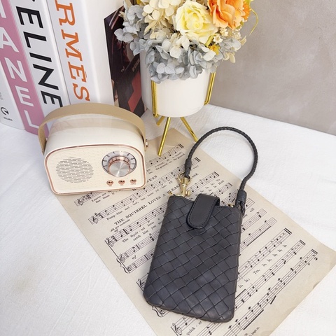 【赫蒂國際精品】 Bottega Veneta 經典編織小羊皮手機包迷你掛包*