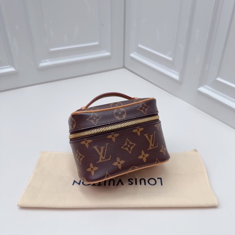 98新路易威登/Louis Vuitton Nice Nano小化妝包，可加鏈條改造斜挎，  20年 尺寸：14 x 10.2 x 8.5 附件：塵袋
