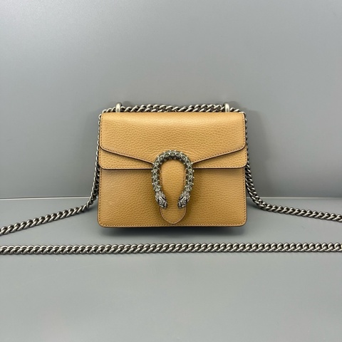 Gucci古馳酒神woc鏈條包奶茶色鑽扣 20*14*4cm