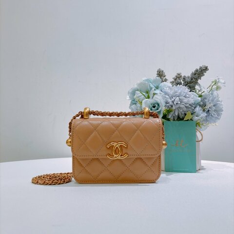 TW5065	Chanel 香奈兒CC字可調節鍊帶包包  CC Logo Flap Coin Purse With Chain Calfskin Beige x GHW