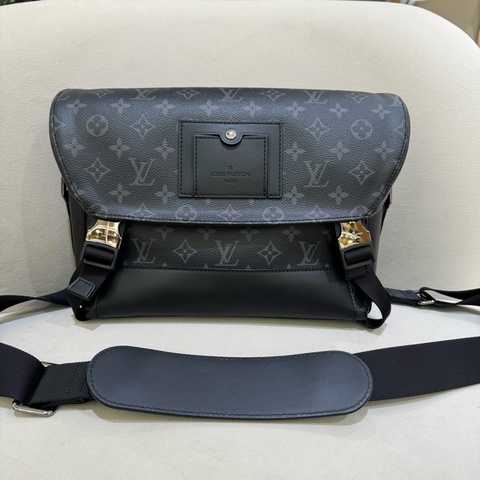 Louis Vuitton 路易威登LV Voyager PM 黑武士老花翻蓋郵差包