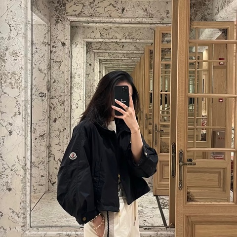 99新 Moncler 蒙口 防风衣黑色连帽短款外套 七分袖 00碼
