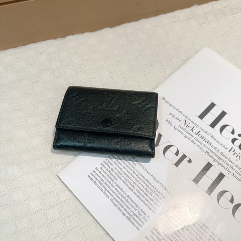 LV 黑牛皮壓紋Victor三折內零錢短夾